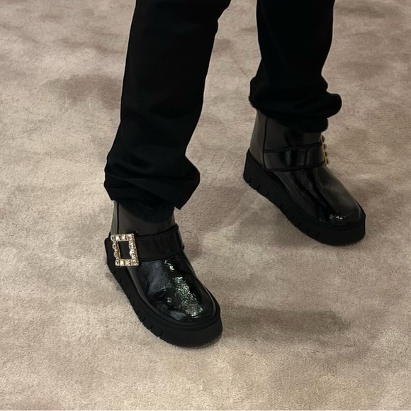 Roger Vivier Viv' Winter Fur Strass Buckle Black Patent Leather Ankle Boots EU41 - Picture 13 of 13